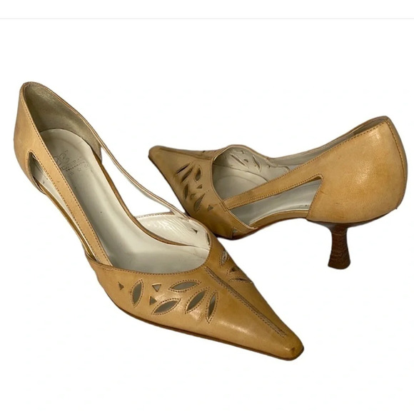 ANDREA COLLECTION Pointed Toe  Kitten Heel Pumps Nude Tan Leather Cut Outs 6.5 - Picture 2 of 12